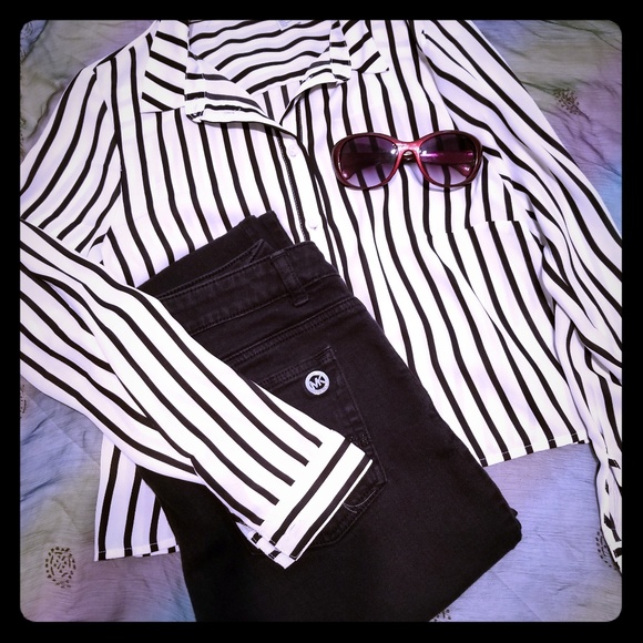 H&M Tops - H&M Divided striped crop button up. Reposh